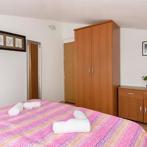 https://apartments-flora-rosini.in-istria.net